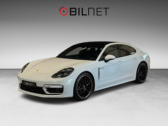 Porsche Panamera 4 5 of 5