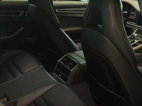 Porsche Panamera 4 18 of 24