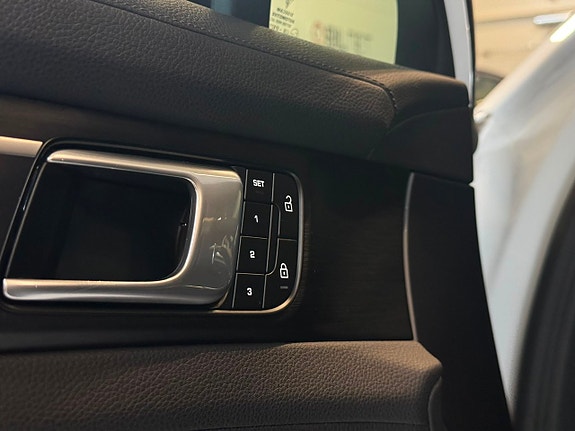 Porsche Panamera 4 12 of 24