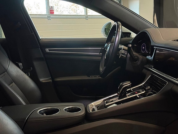 Porsche Panamera 4 9 of 24