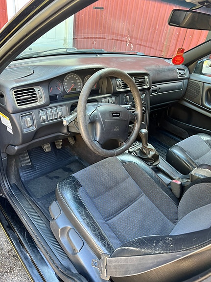 Volvo V70 3 of 5