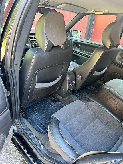 Volvo V70 4 of 5