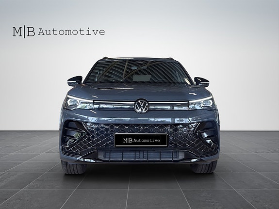 Volkswagen Tiguan 2 of 5