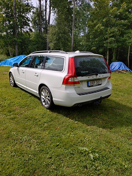 Volvo V70 2 of 4