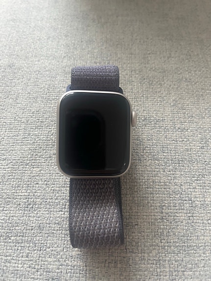Apple Watch SE 3 med laddkabel image 2