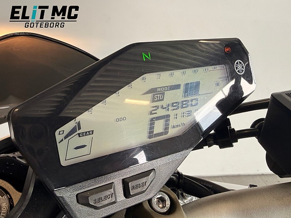 Yamaha MT-09 | Helsystem Akrapovic | Värmehandtag 20 of 21