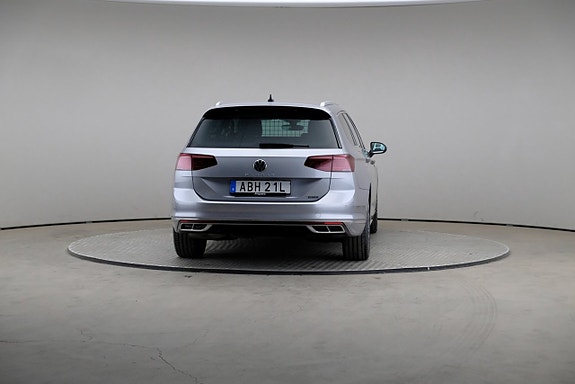 Volkswagen Passat 2 of 3