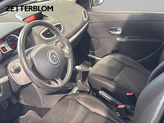 Renault Clio 8 of 15