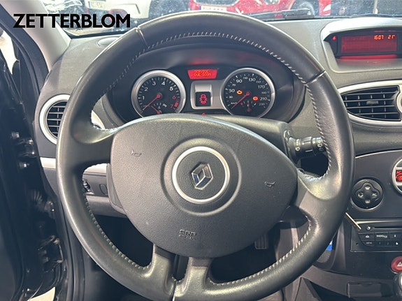 Renault Clio 12 of 15