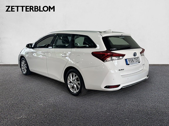 Toyota Auris 3 of 5