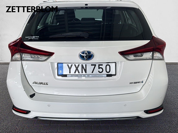 Toyota Auris 4 of 5