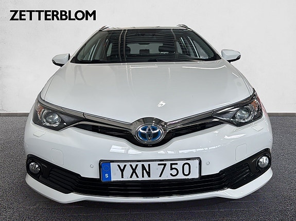 Toyota Auris 5 of 5
