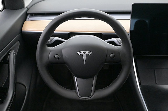 Tesla Model 3 7 of 27