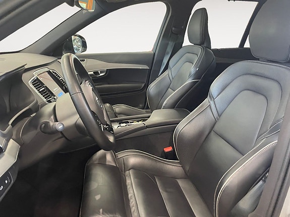 Volvo XC90 11 of 26