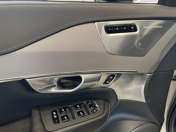 Volvo XC90 24 of 26