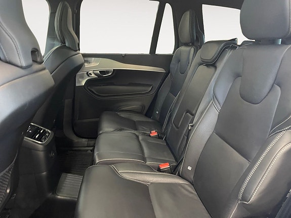Volvo XC90 16 of 26