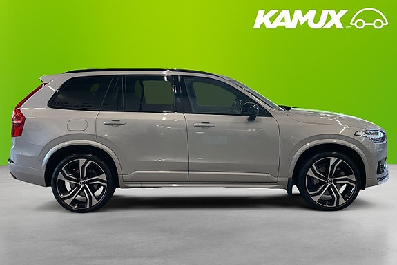 Volvo XC90 2 of 26