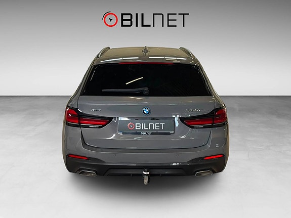 BMW 530e 4 of 5