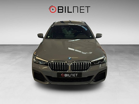 BMW 530e 3 of 5