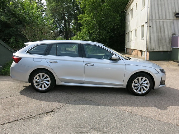 Skoda Octavia 2 of 5