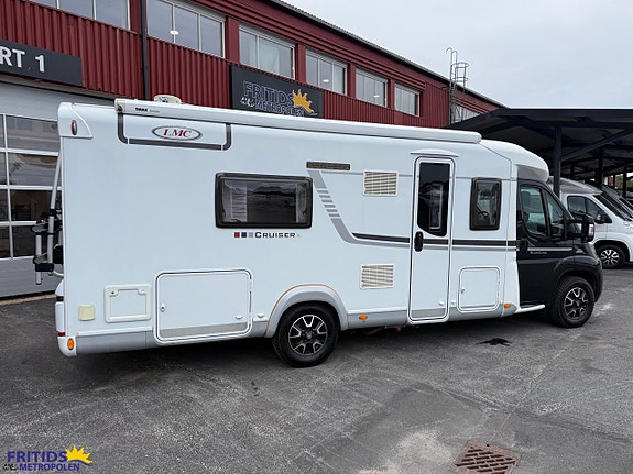 LMC T 712 Cruiser Black Line ALDE-Automat-148Hk 2 of 18