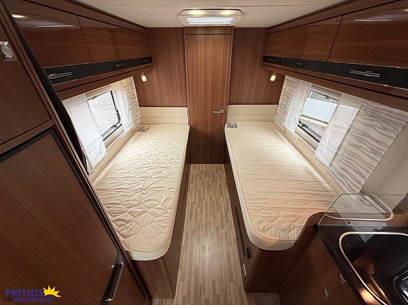LMC T 712 Cruiser Black Line ALDE-Automat-148Hk 12 of 18