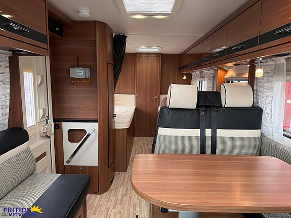 LMC T 712 Cruiser Black Line ALDE-Automat-148Hk 6 of 18