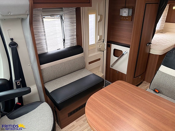 LMC T 712 Cruiser Black Line ALDE-Automat-148Hk 8 of 18