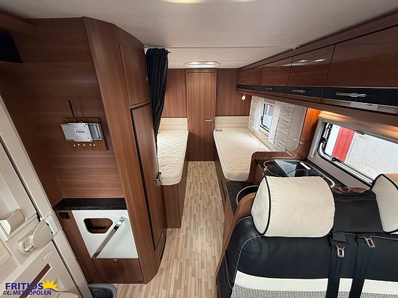 LMC T 712 Cruiser Black Line ALDE-Automat-148Hk 9 of 18