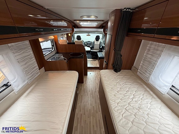 LMC T 712 Cruiser Black Line ALDE-Automat-148Hk 15 of 18