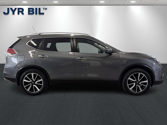 Nissan X-Trail 2 of 5