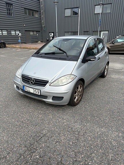 Mercedes-Benz A150 2 of 5