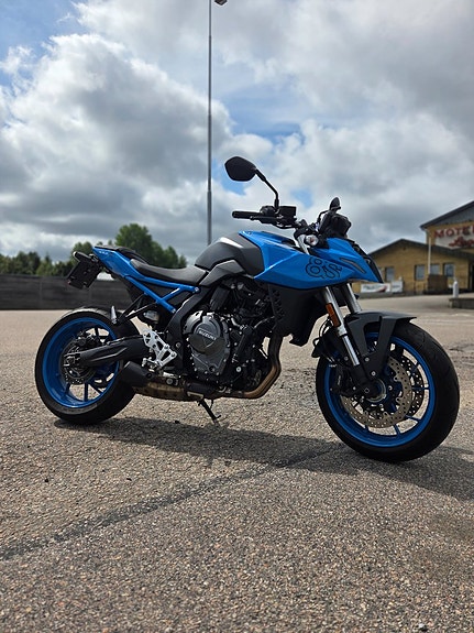 Suzuki GSX-8S -24 2 of 6