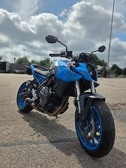 Suzuki GSX-8S -24 3 of 6