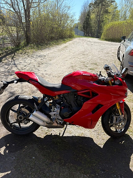 Ducati SuperSport 3 of 5