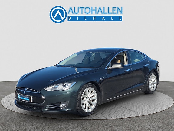 Tesla Model S 2 of 5