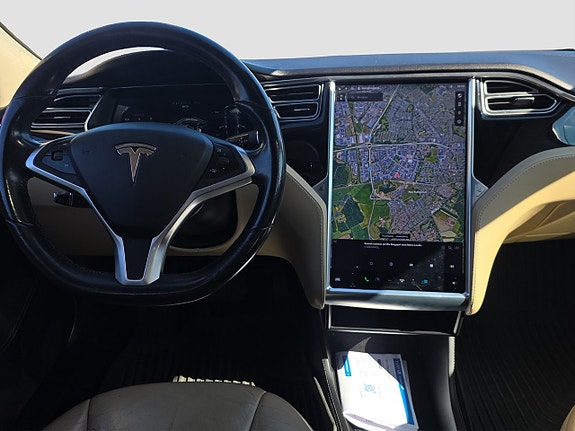 Tesla Model S 13 of 17