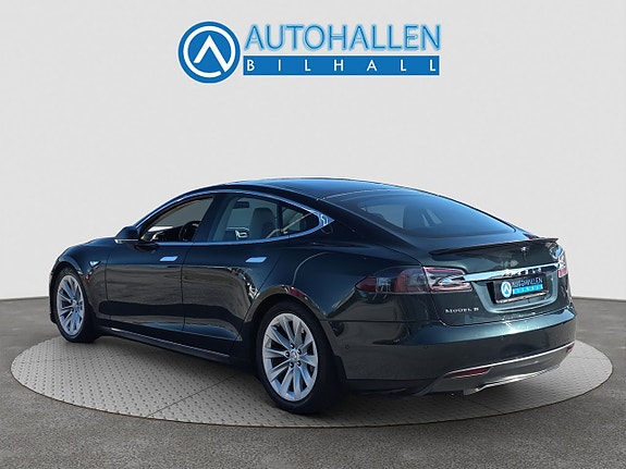 Tesla Model S 4 of 5