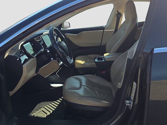 Tesla Model S 10 of 17