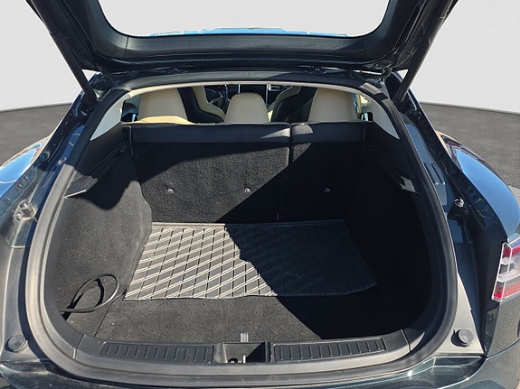 Tesla Model S 16 of 17