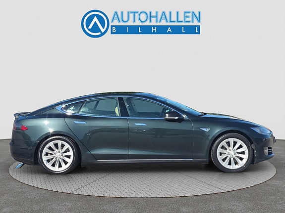 Tesla Model S 7 of 17