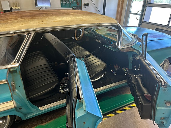 Chevrolet Impala 3 of 5