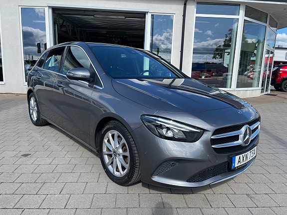 Mercedes-Benz B180 3 of 5
