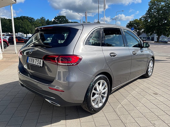 Mercedes-Benz B180 5 of 5