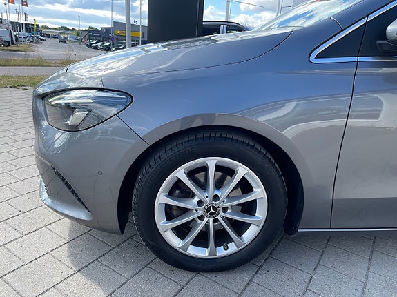 Mercedes-Benz B180 9 of 29