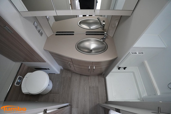 Bürstner 540 Averso Harmony Line, Alde 10 of 19