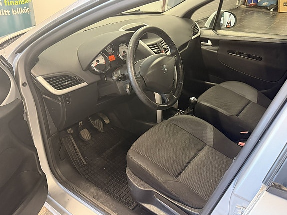Peugeot 207 13 of 18