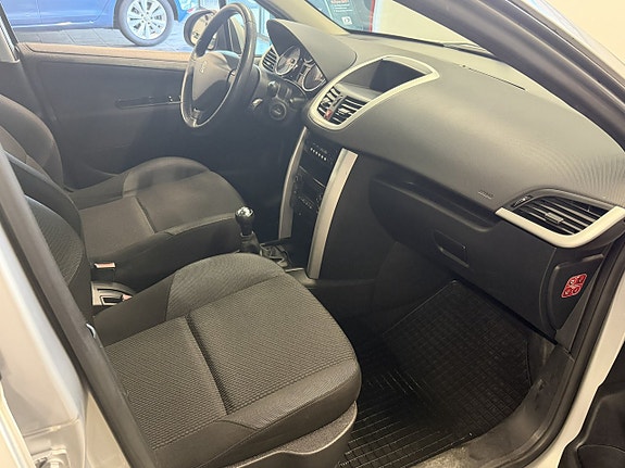 Peugeot 207 14 of 18
