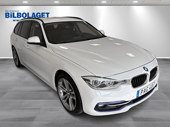 BMW 330i 14 of 15