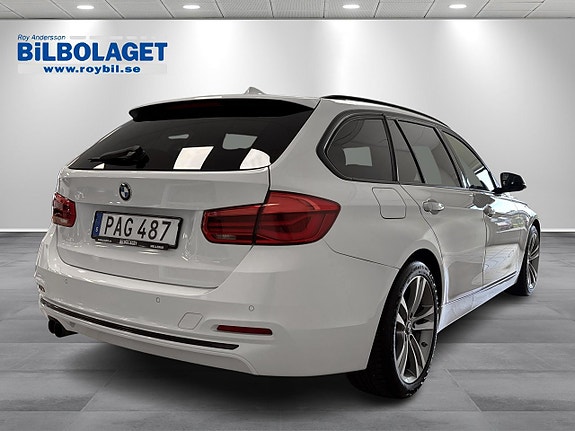 BMW 330i 3 of 15